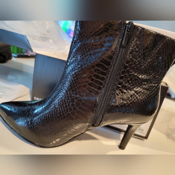 TORRID Black Snakeskin Faux Leather Pointed Toe Bootie Size 10 - Picture 13 of 16